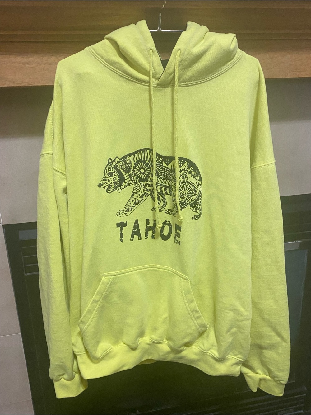 Men’s Tahoe Bear Graphic Hoodie - Neon Yellow size XL